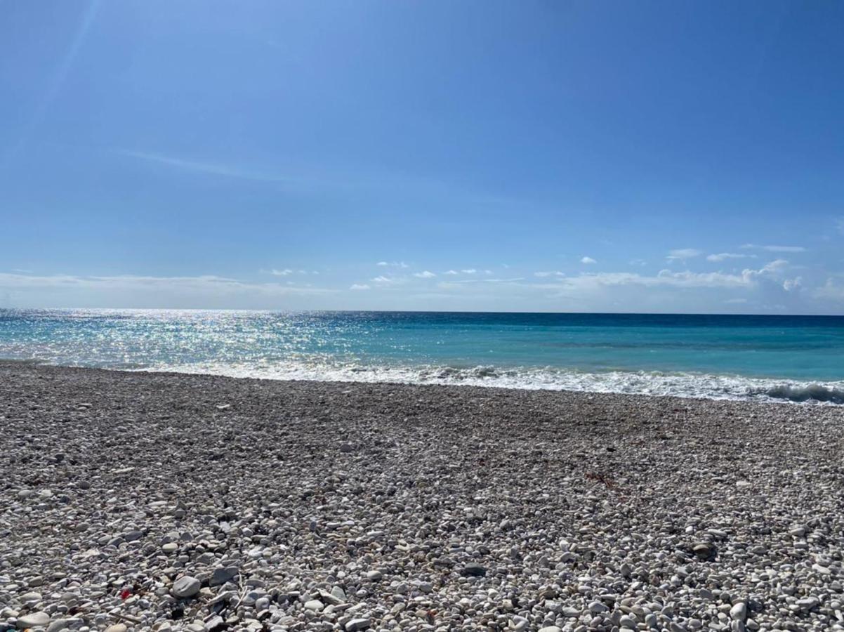 Beachfront Apartment, Quiet 4 Beds, 1 Bath, Ac, Wi-Fi, Hot Water, In Paraiso Near Los Patos מראה חיצוני תמונה