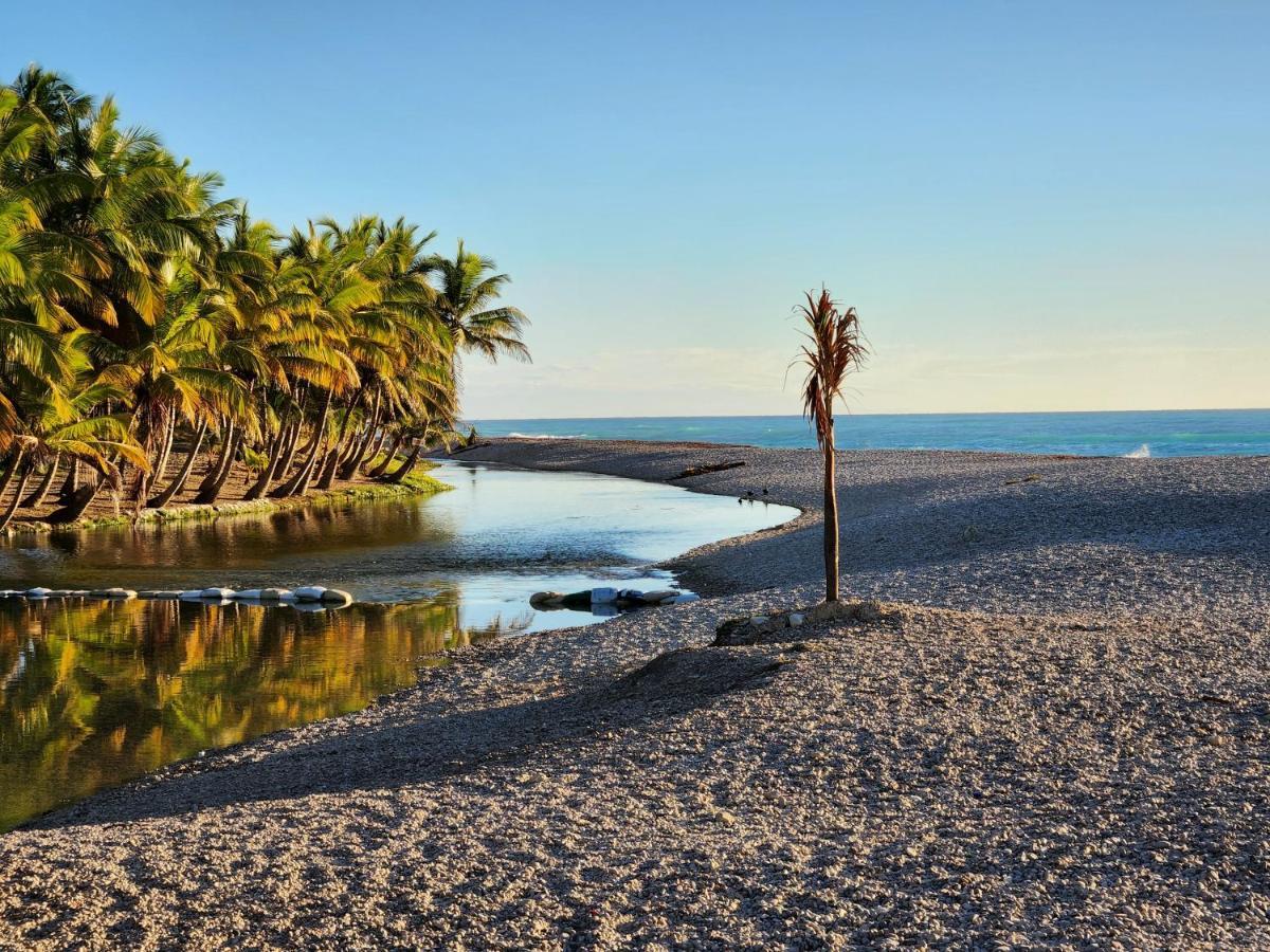 Beachfront Apartment, Quiet 4 Beds, 1 Bath, Ac, Wi-Fi, Hot Water, In Paraiso Near Los Patos מראה חיצוני תמונה