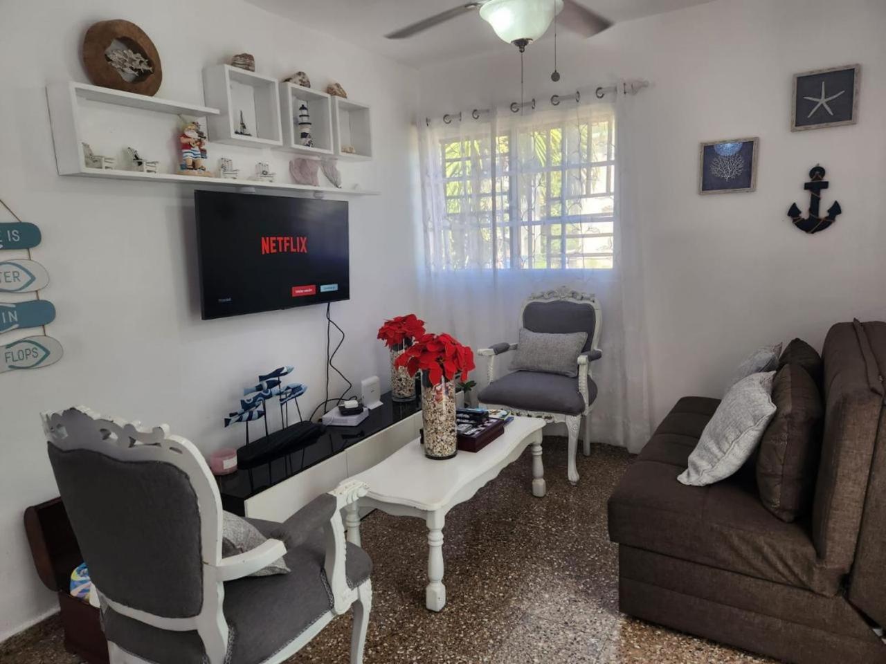 Beachfront Apartment, Quiet 4 Beds, 1 Bath, Ac, Wi-Fi, Hot Water, In Paraiso Near Los Patos מראה חיצוני תמונה